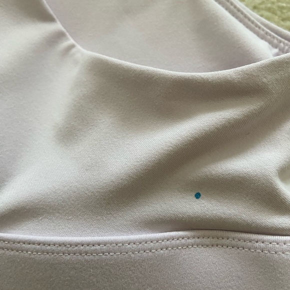 Fabletics Oasis Cross-Back Sports Bra in light lilac size L - Picture 4 of 6